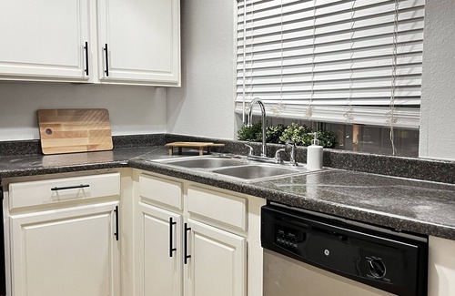 Paradise House | Central Las Vegas Modern Townhouse Near Strip