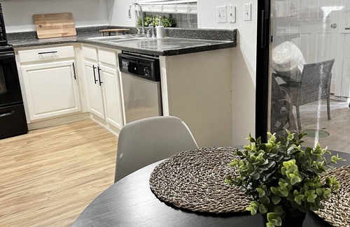 Paradise House | Central Las Vegas Modern Townhouse Near Strip