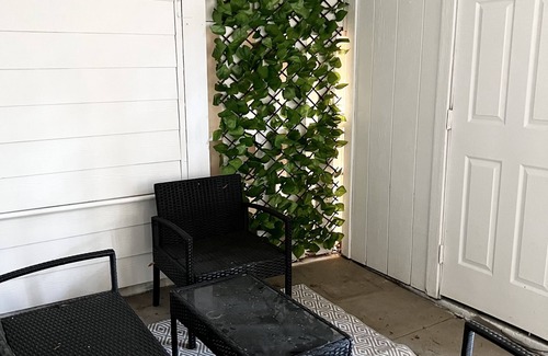 Paradise House | Central Las Vegas Modern Townhouse Near Strip