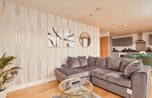 Leeds Apartment | Central Leeds Dock Apt, Free Secure Parking! 2 Bed