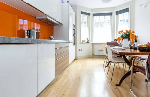 Waterloo Apartment | Central London 2 bedroom 2 bathroom garden flat in a quiet Southbank street
