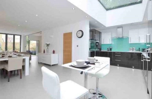 Mildmay House | Central London Luxurious 4 Bed Show Home in Islington