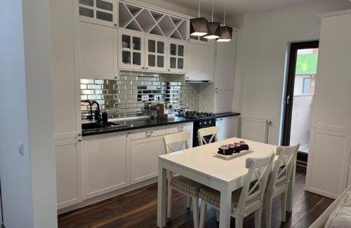 Craiova Apartment | Central Luxury Apartment - Private parking - Self check in - Bujorului Residence