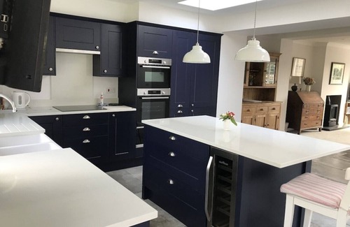 Helmsley House | Central Modern open plan house 3 ensuite bedrooms, dog friendly.