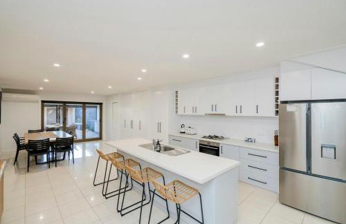 Temora Apartment | Central Modern Spacous Townhouse 290B
