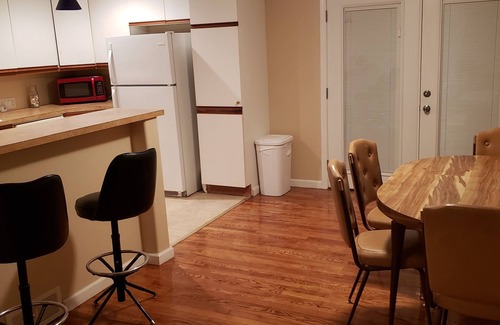 Omaha House | Central Omaha. 15 minutes to anywhere! clean safe home. Near Childrens hospital