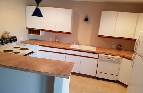 Omaha House | Central Omaha. 15 minutes to anywhere! clean safe home. Near Childrens hospital