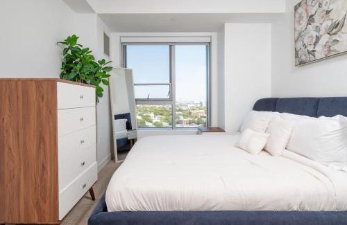 Central Square Apartment | Central Penthouse City Skyline Views Gym sleep 8