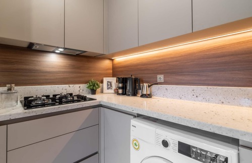 Lara Apartment | Central Studio w Balcony 10 min to Lara Beach