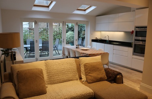 Shepherd's Bush House | Central (west London), stylish townhouse with own terrace on quiet street