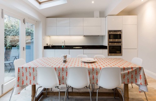 Shepherd's Bush House | Central (west London), stylish townhouse with own terrace on quiet street