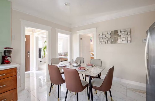 Horace Mann House | CentralDowntownSanJose-Stunning, fireplace Modern Craftsman house/SAP, Airport