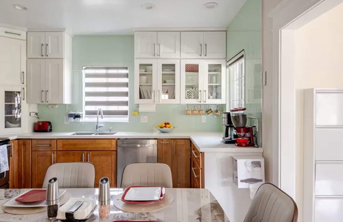 Horace Mann House | CentralDowntownSanJose-Stunning, fireplace Modern Craftsman house/SAP, Airport