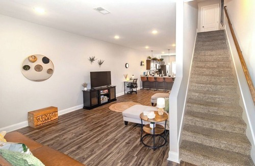 Clarksville Apartment | Centrally Located 2 BR Townhome