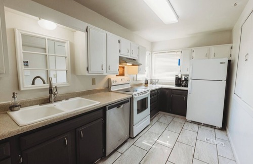 Billings House | Centrally located 4Bedroom, 5 BEDs & 2Bath; Beautiful backyard