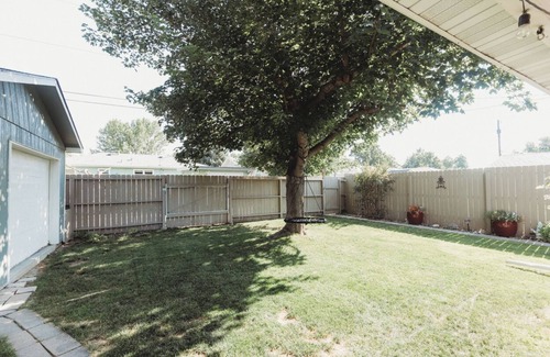 Billings House | Centrally located 4Bedroom, 5 BEDs & 2Bath; Beautiful backyard