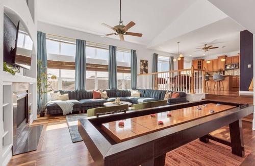 Castle Rock House | Centrally Located 5BD - Games, BBQ & Firepit Patio