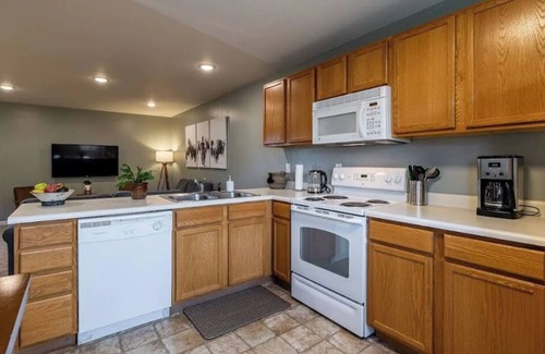 Cody House | Centrally located, beautifully appointed home near the river.