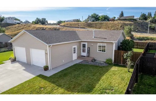 Cody House | Centrally located, beautifully appointed home near the river.