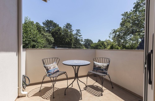 San Anselmo House | Centrally located Craftsman home