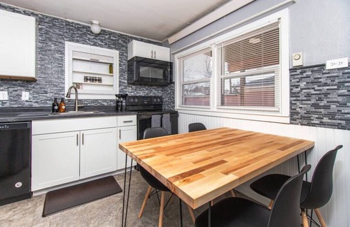 Rapid City House | ⁂Centrally Located⁂Close to Downtown⁂Stocked Kitchen⁂