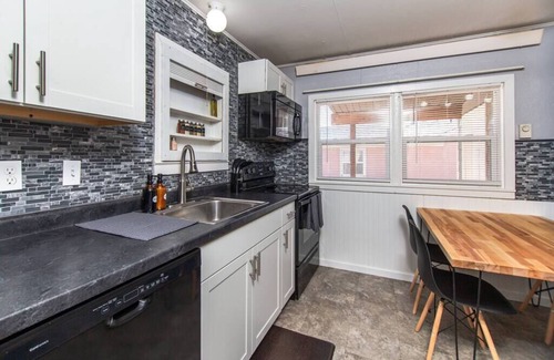 Rapid City House | ⁂Centrally Located⁂Close to Downtown⁂Stocked Kitchen⁂