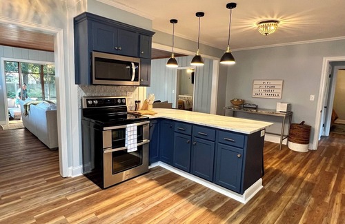 Valdosta House | Centrally located fully renovated home, walkable to VSU & SGMC.