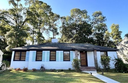 Valdosta House | Centrally located fully renovated home, walkable to VSU & SGMC.