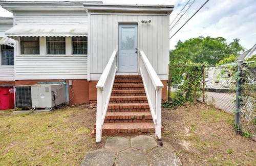 Macon House | Centrally located home in Macon