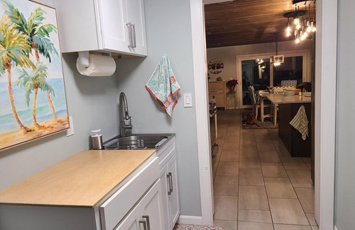 Palmetto House | CENTRALLY LOCATED HOME IN CHARMING HISTORIC WEST PALMETTO.