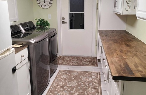 Palmetto House | CENTRALLY LOCATED HOME IN CHARMING HISTORIC WEST PALMETTO.