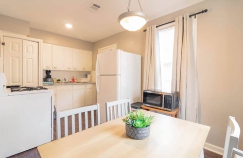 Columbus House | Centrally Located - The Delightful Doubles Unit B