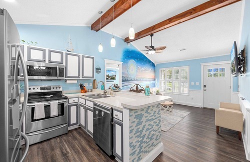 Myrtle Beach House | Centrally Located Beach Bungalow