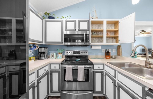 Myrtle Beach House | Centrally Located Beach Bungalow