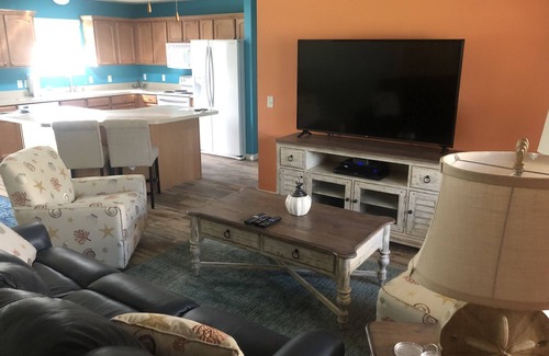 Duval House | Centrally Located Family Friendly - one gas golf cart, seats 4 - coastal themed