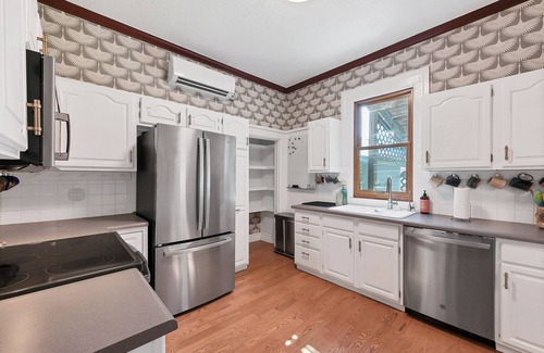 Lincoln Park House | Centrally Located Victorian Home Near Downtown