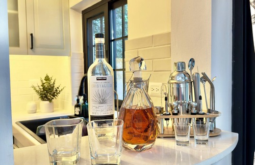 Centro House | Centro Oasis: Pool, Rooftop Deck, A/C, Wi-Fi, Private Parking, Walk to BEST.