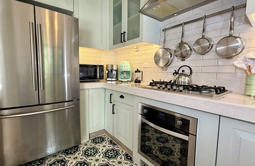 Centro House | Centro Oasis: Pool, Rooftop Deck, A/C, Wi-Fi, Private Parking, Walk to BEST.