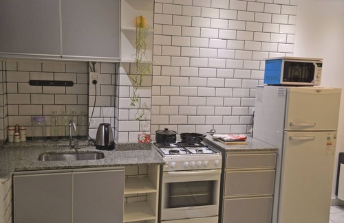 San Salvador de Jujuy Apartment | Cercano al centro de la ciudad pero en un barrio tranquilo, rodeado de árboles.