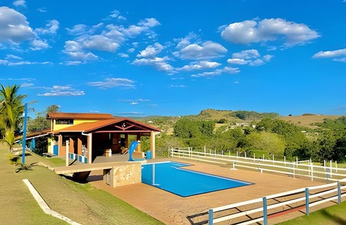 Atibaia Ski Chalet | Chácara com 4 Chalés, grande piscina e muito verde