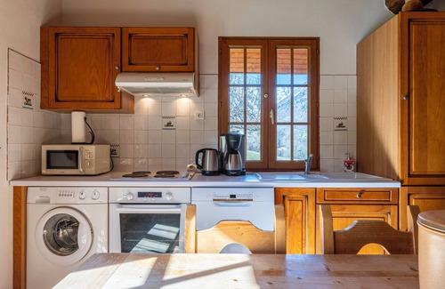 Saint-Colomban-des-Villards Ski Chalet | Chalet 'Savoiage' with Mountain View, Private Terrace and Wi-Fi