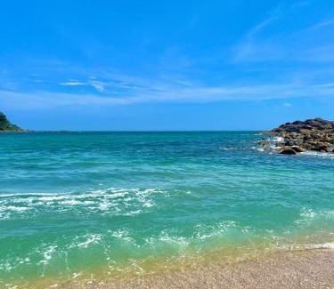 Boicucanga Beach Cabin | Chalé 400m Praia e Cachoeiras com Piscina Quente e Wifi