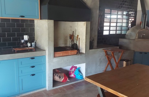 Piracaia Ski Chalet | Chalé Arara - Guest House na Roça Muito Conforto com a Experiência da Roça