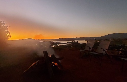 Piracaia Ski Chalet | Chalé Arara - Guest House na Roça Muito Conforto com a Experiência da Roça