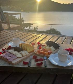 Imarui Cabin | Chalé Beira da Lagoa Jacuzzi, Lareira e Piscina