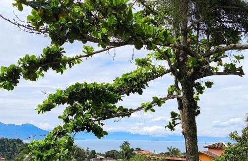 Tesouro da Colina Ski Chalet | Chalé Completo Com Linda Vista para o Mar de Ilhabela