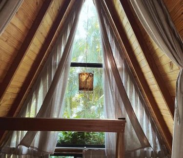 Pomerode Ski Chalet | Chalé de madeira com vista para o rio