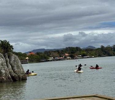 Sao Tomas Ski Chalet | Chalé na beira da lagoa com vista