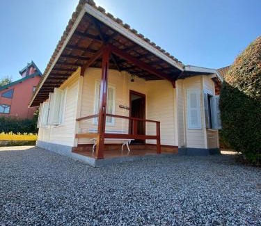 Jardim Europa House | Chalé Recanto das Flores - 5 minutos do Centrinho!