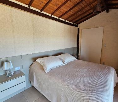 Carrancas Ski Chalet | Chalés Vila Real - Tranquilidade na Serra de Carrancas - Piscina com uma vista espetacular do Pôr do Sol